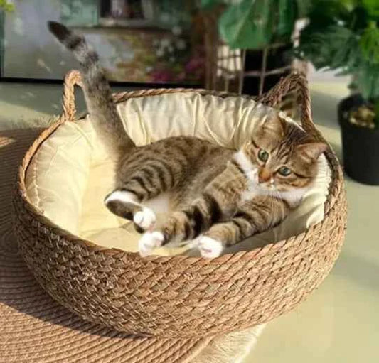 Handmade Pet Bed - Cozy and Stylish Retreat for Cats and Dogs